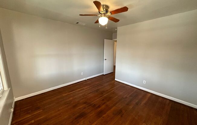 2 beds, 1 bath, 1,127 sqft, $2,055