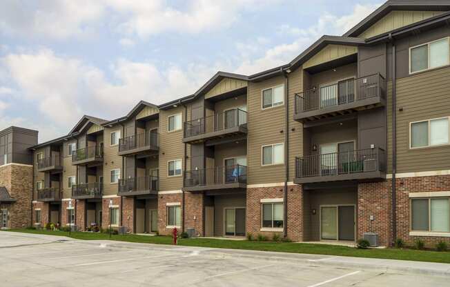 Exterior - WH Flats new luxury apartments in south Lincoln NE 68516