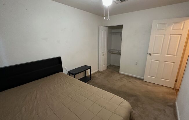 2 beds, 1 bath, $995, Unit Unit 1113