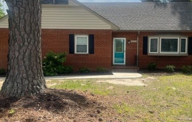 Charming 5 Bedroom Rancher Available Now !