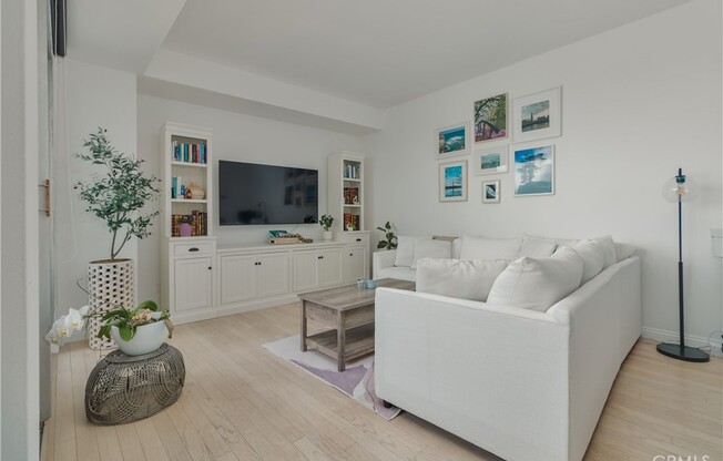 1 bed, 2 baths, 912 sqft, $3,600, Unit 1008