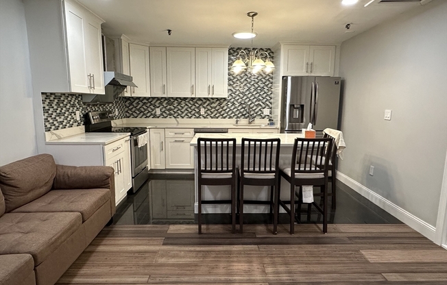 2 beds, 1 bath, 765 sqft, $2,500, Unit 103