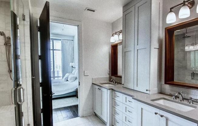800 W 5th St