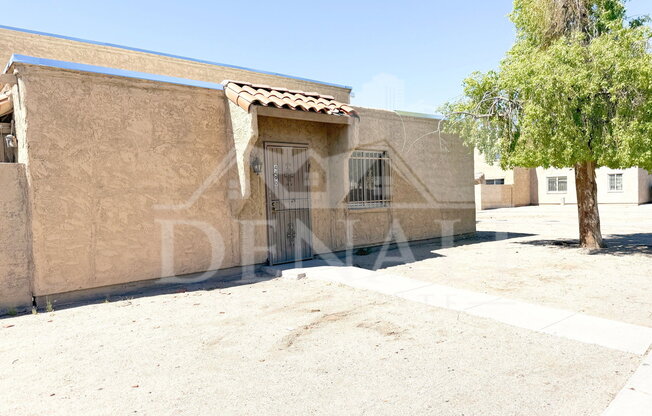 2 beds, 1 bath, 792 sqft, $1,095