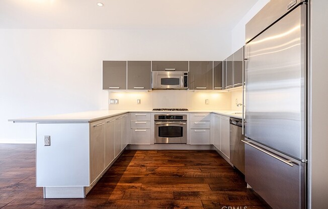 2 beds, 2 baths, 1,320 sqft, $3,850, Unit 1603