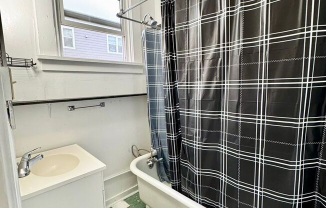 Studio, 1 bath, $1,250, Unit 4