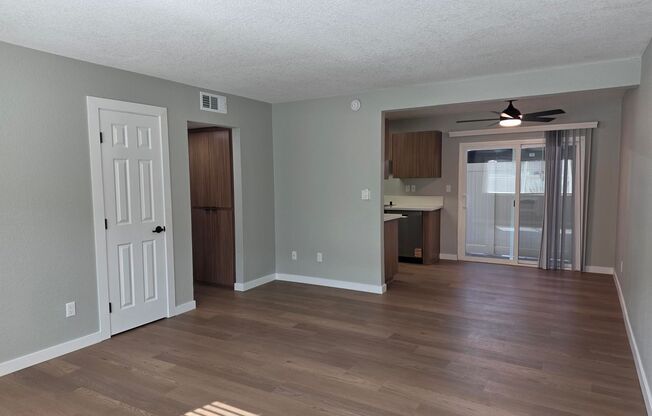 2 beds, 1 bath, 875 sqft, $2,650, Unit 42