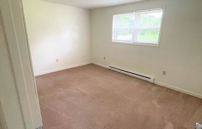 2 beds, 1 bath, 903 sqft, $1,240, Unit O-3