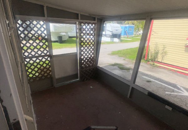 1895 NORTH TAMIAMI TRAIL