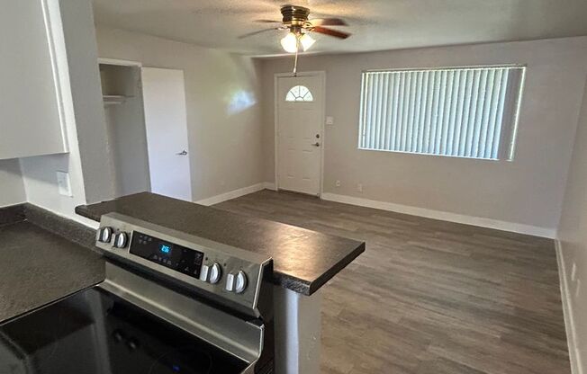 2 beds, 1 bath, 810 sqft, $1,195, Unit 75