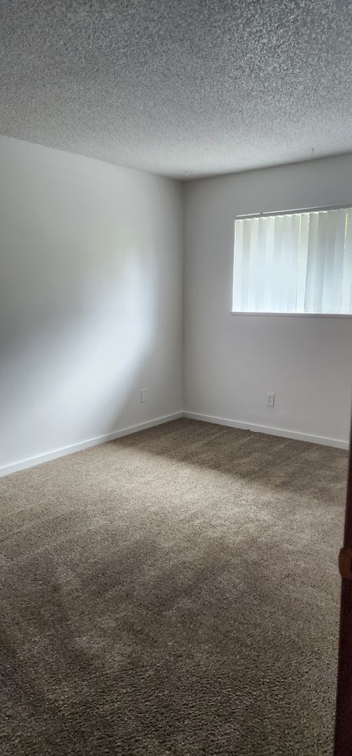 Spacious Ground Floor 2BR – Pet Friendly – Available Mid-June
