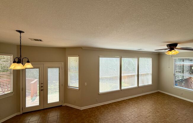 Beautiful Spacious Home on a Quiet Street in Desirable Steiner Ranch!!!