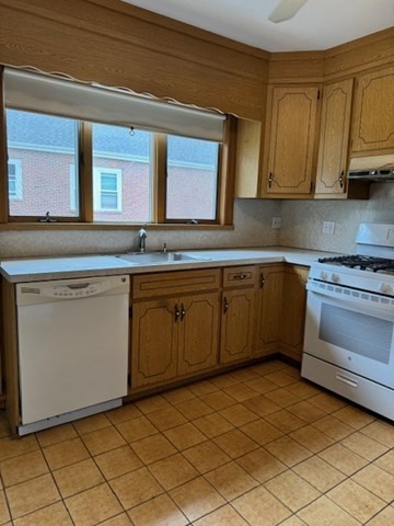 2 beds, 1 bath, 1,160 sqft, $2,800, Unit 2