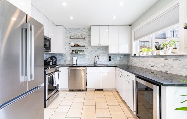 453 E 8 ST