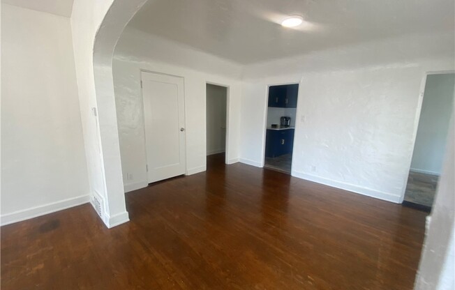 2 beds, 1 bath, 1,184 sqft, $3,000