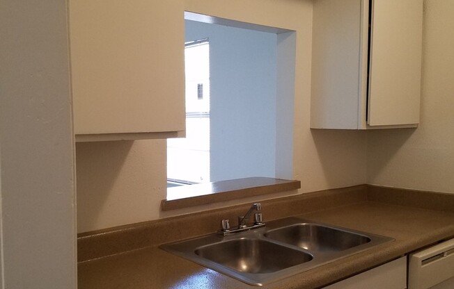 1 bed, 1 bath, 641 sqft, $800, Unit *421