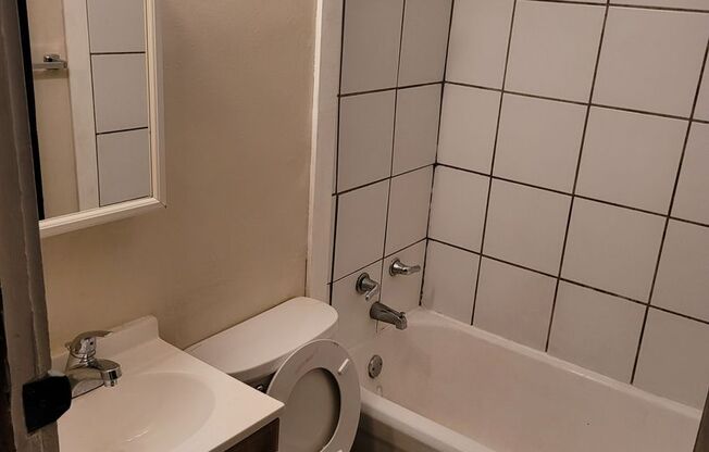 Studio, 1 bath, $675, Unit 8