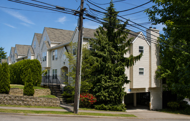 Hoodview Apartments