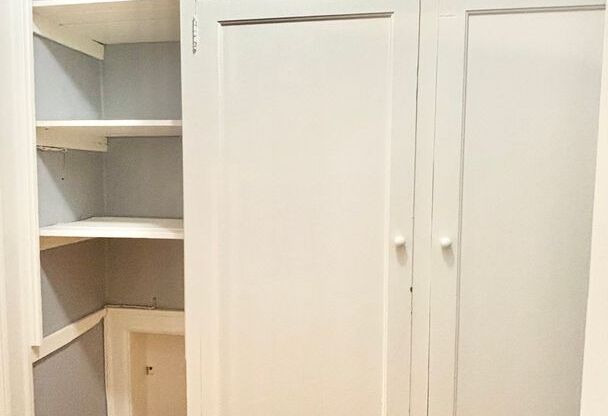 Studio, 1 bath, 305 sqft, $1,015, Unit 407