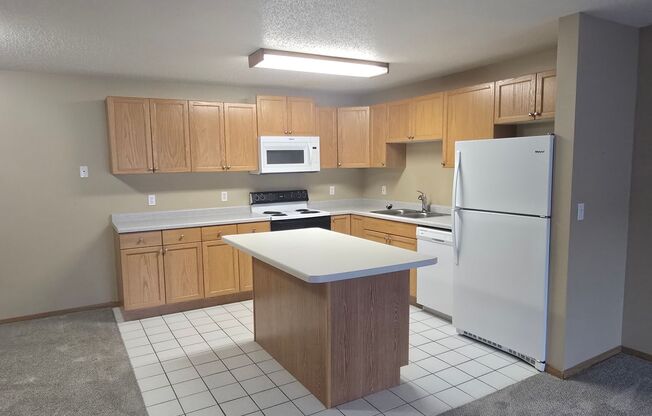 2 beds, 1 bath, 1,023 sqft, $1,175, Unit 2801-179