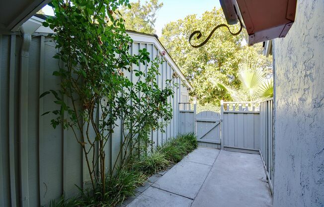 Remodeled townhouse with AC, Top Cupertino Schools, Two cars garage