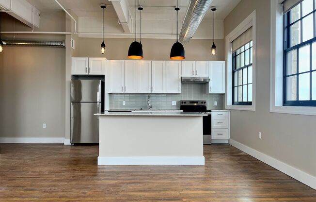 1 bed, 1 bath, 789 sqft, $2,175, Unit UNIT 515