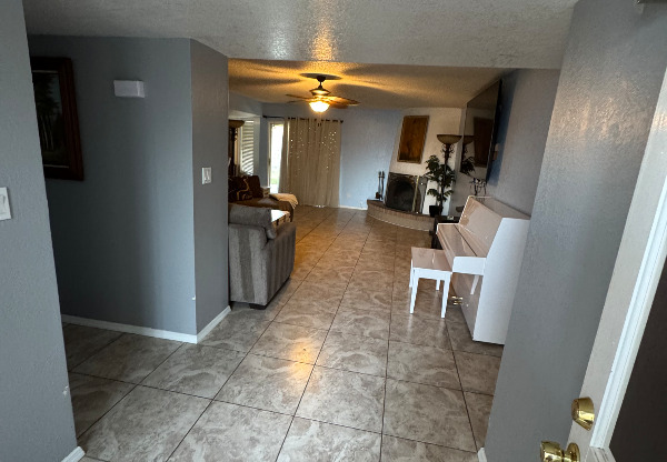 23 W HUNTER CIR