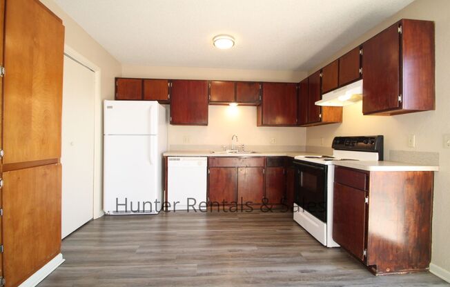 2 beds, 1.5 baths, $875