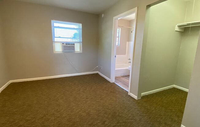 1 bed, 1 bath, 430 sqft, $700, Unit 5