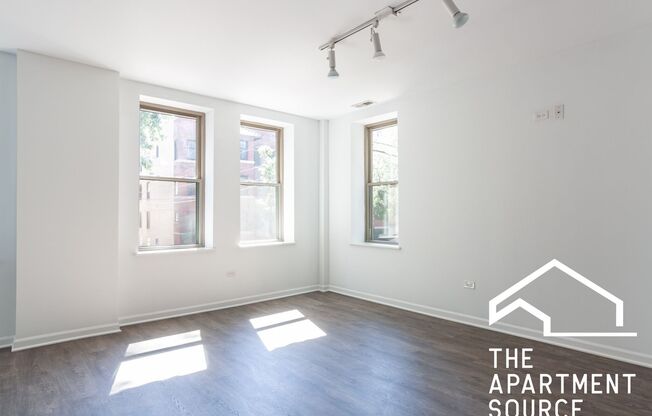 Uptown 1 Bed, Convenient Red Line Location!