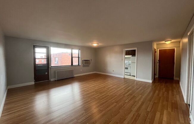 2 beds, 1 bath, 800 sqft, $1,890, Unit 6230 Fifth Ave. #222D