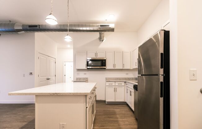 1 bed, 1 bath, 1,055 sqft, $1,950, Unit 210