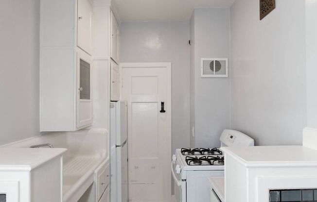 Studio, 1 bath, 250 sqft, $2,395, Unit 31