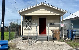 1 Bedroom / 1 Bathroom Rental Home