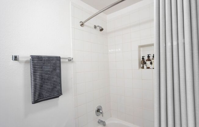 Studio, 1 bath, 290 sqft, $925