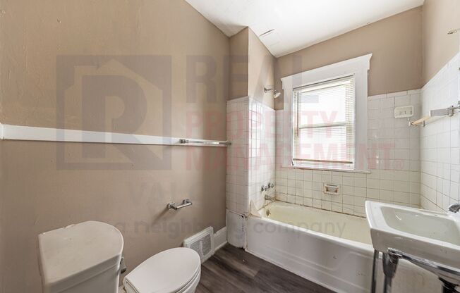 121 Logan St