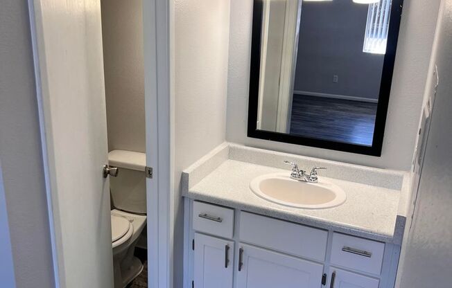 2 beds, 2 baths, 883 sqft, $1,210, Unit 204