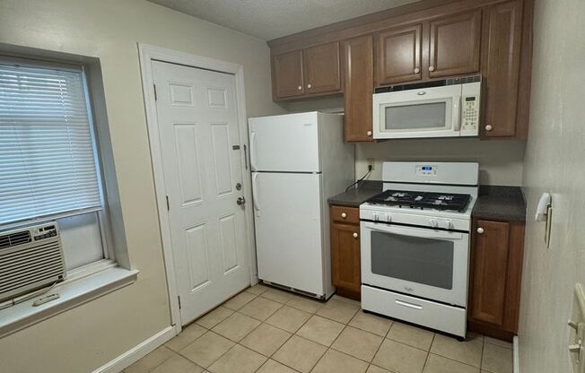 2 beds, 1 bath, 700 sqft, $1,200, Unit Unit C