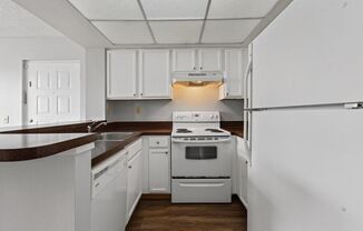 ONE BEDROOM ONE BATHROOM!! Waterfront Community!!