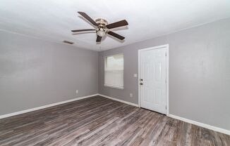 3 beds, 1 bath, $950, Unit 510-b