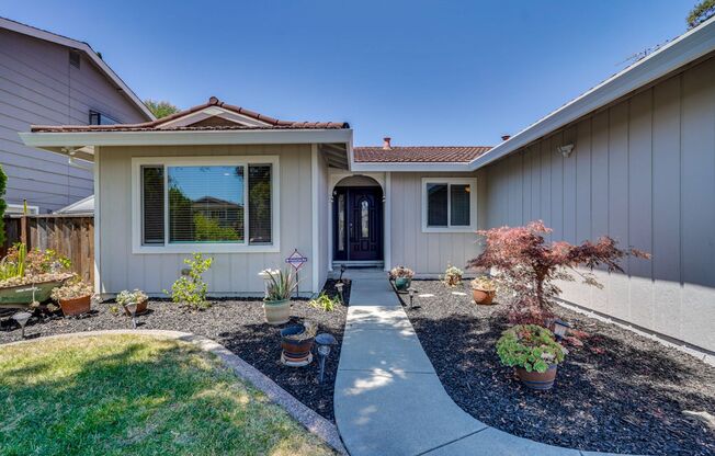 Excellent 3 bedroom, 2 Bath Home with Central A/C