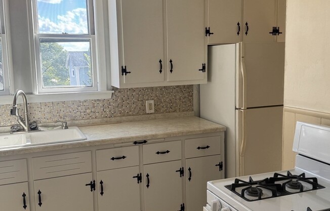 2 beds, 1 bath, 1,100 sqft, $2,200, Unit 1