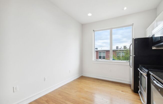 3 beds, 1 bath, 800 sqft, $1,400, Unit Unit 402