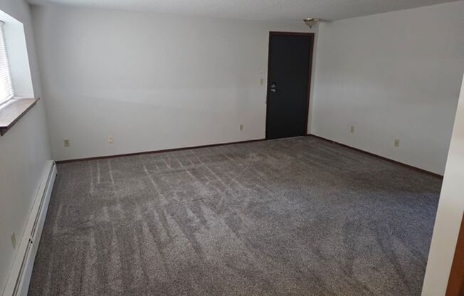 2 beds, 1 bath, 832 sqft, $850, Unit 6812 W 46th - Unit 02