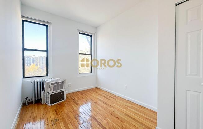 700 E 9 ST