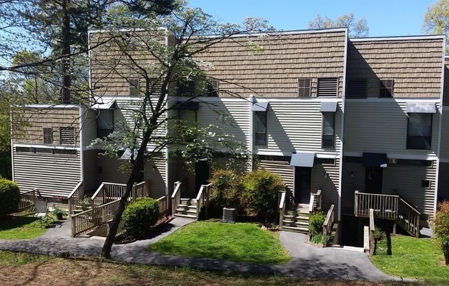 2 beds, 1 bath, 980 sqft, $1,423, Unit 129H