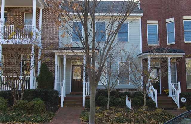 4 BR / 3.5 BA Gorgeous Townhouse close to James River