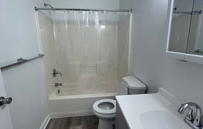 3 beds, 1.5 baths, $1,600, Unit 4054 Ogden St
