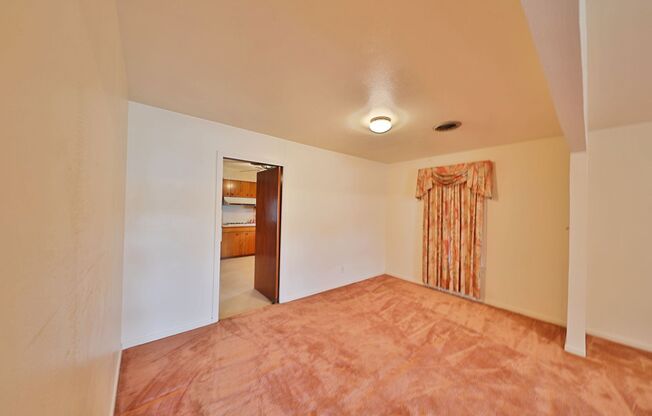 Charming 3/1.5 Home Available for Lease!