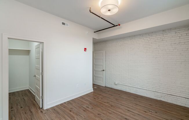 2 beds, 2 baths, $2,084, Unit 875 Michigan Ave Apt. 103